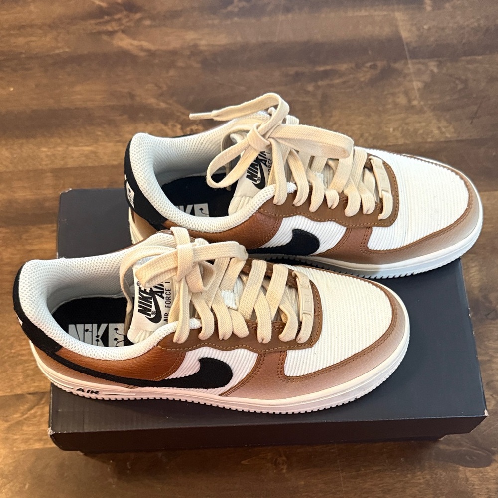 Nike woman’s White and Tan Sneakers